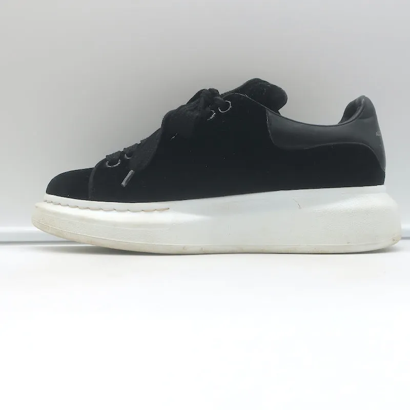 Alexander McQueen Samt Übergröße Sneakers Schwarz Größe 36