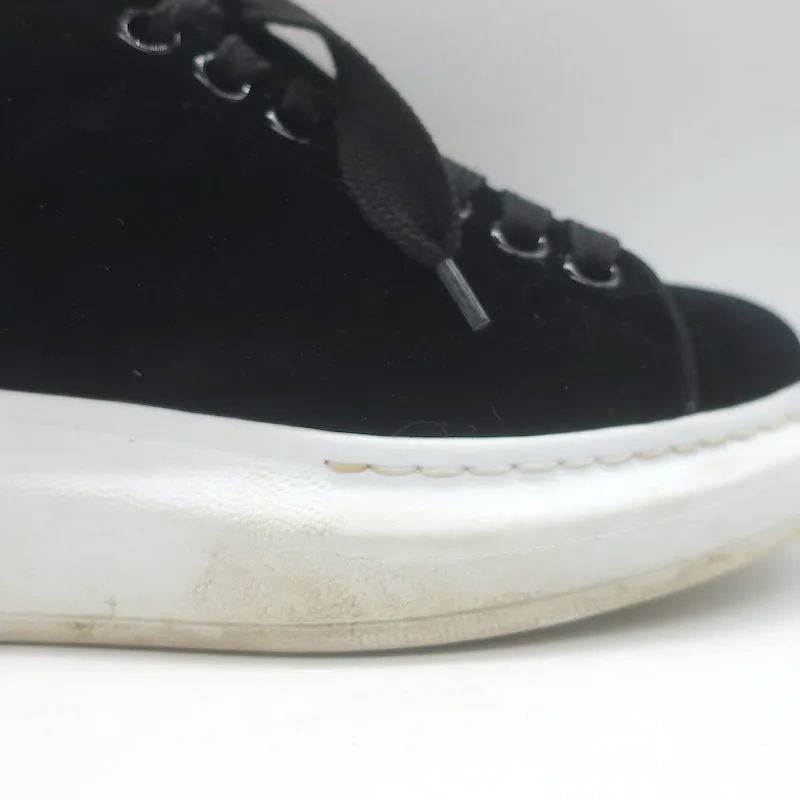 Alexander McQueen Samt Übergröße Sneakers Schwarz Größe 36