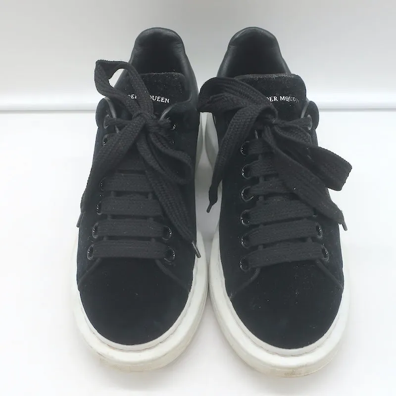 Alexander McQueen Samt Übergröße Sneakers Schwarz Größe 36