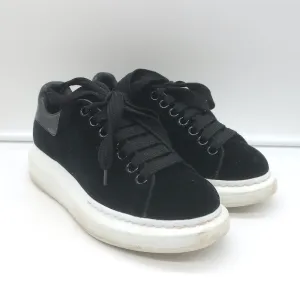 Alexander McQueen Samt Übergröße Sneakers Schwarz Größe 36