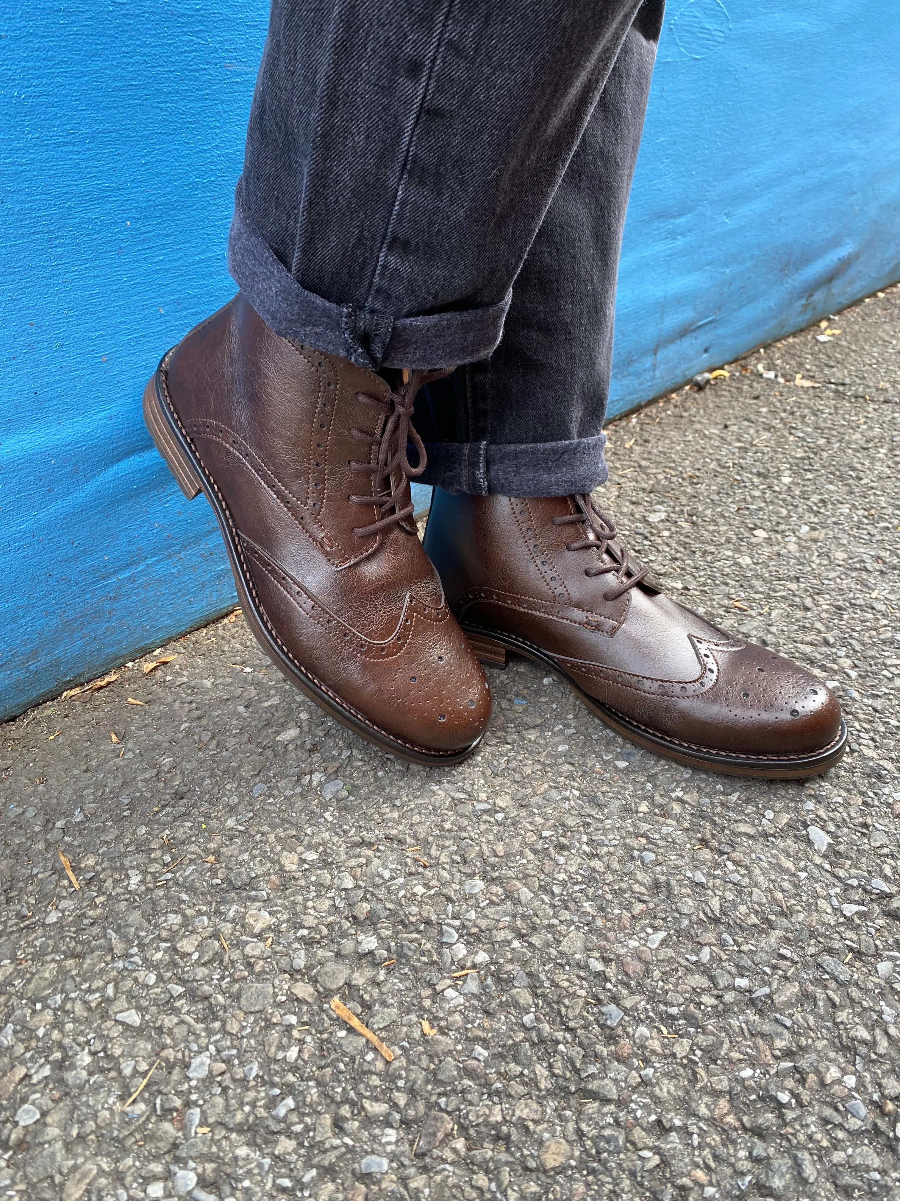 Armando Stiefel in Braun von Novacas