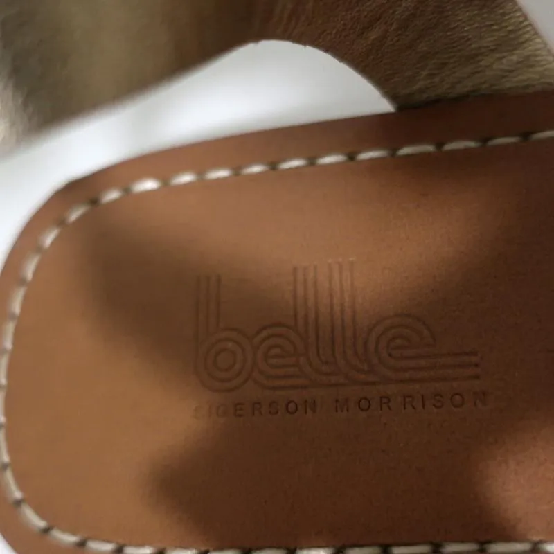 Belle von Sigerson Morrison Sandalen in Naturleder Größe 9 mit Doppelknöchelriemen und flacher Sohle
