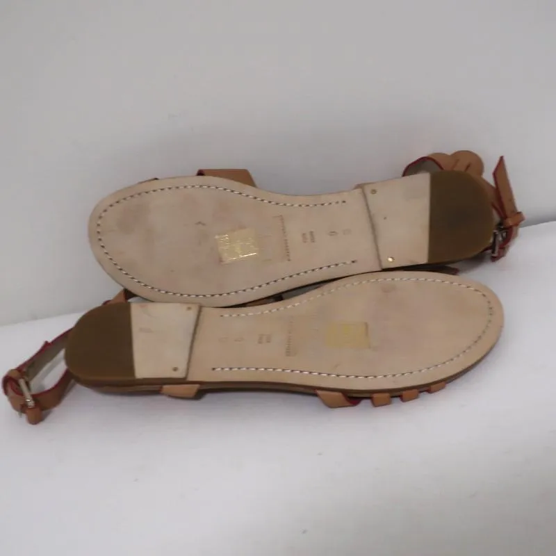 Belle von Sigerson Morrison Sandalen in Naturleder Größe 9 mit Doppelknöchelriemen und flacher Sohle