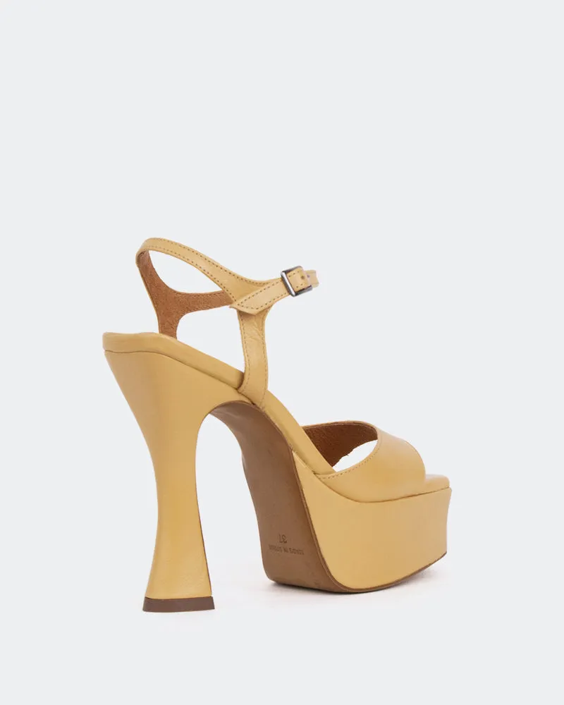 Betsey Kamelleder/Leder Châmeau