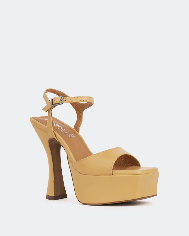 Betsey Kamelleder/Leder Châmeau