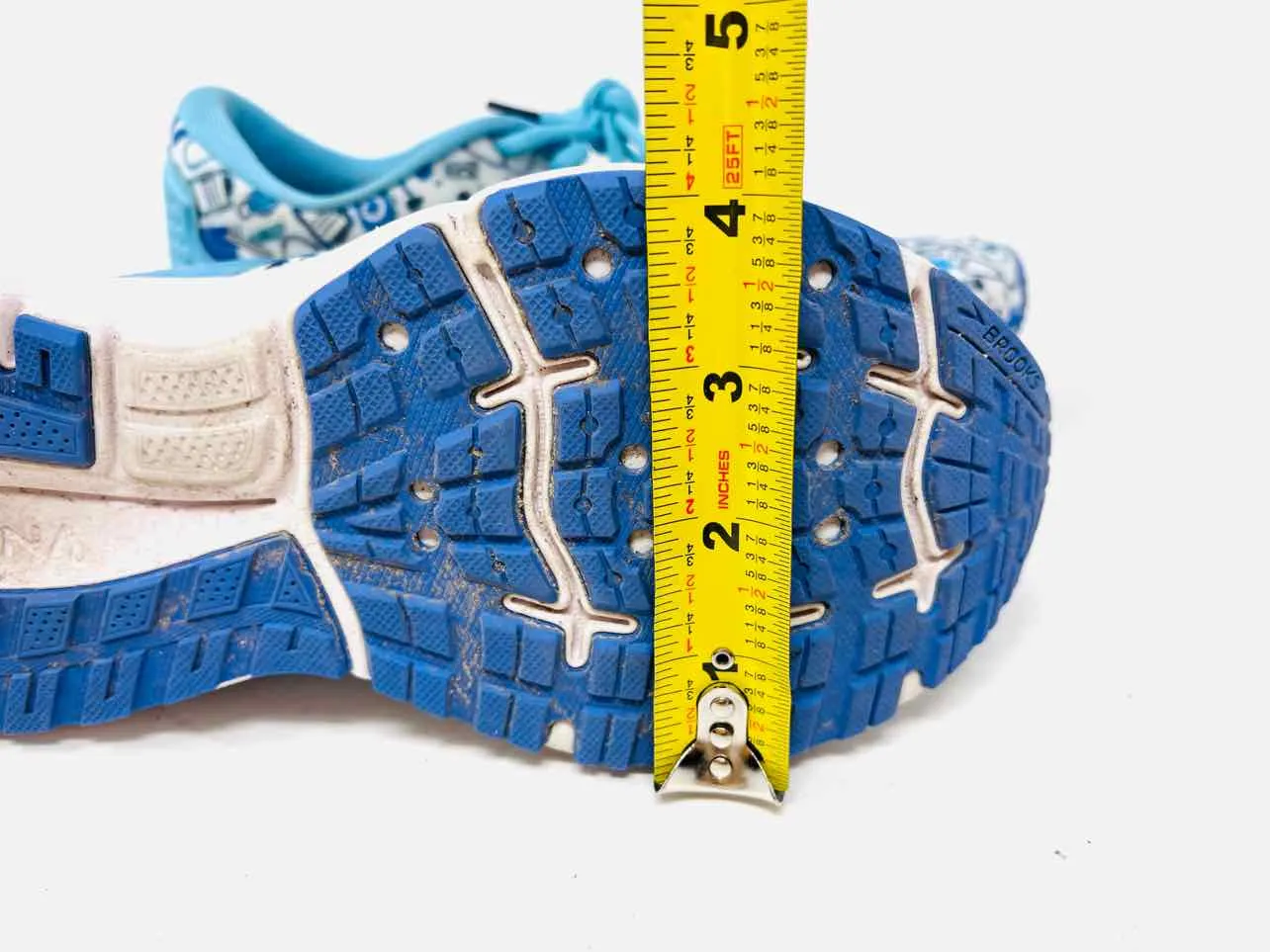 Brooks Größe 6 Weiß/Mehrfarbige Druck Schuhe Sneaker