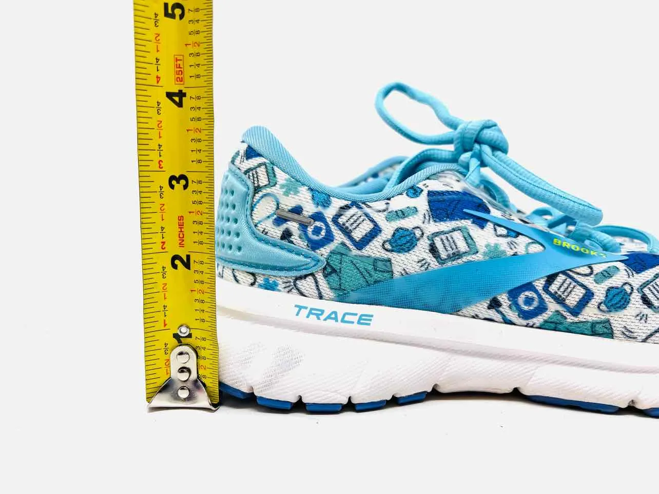 Brooks Größe 6 Weiß/Mehrfarbige Druck Schuhe Sneaker