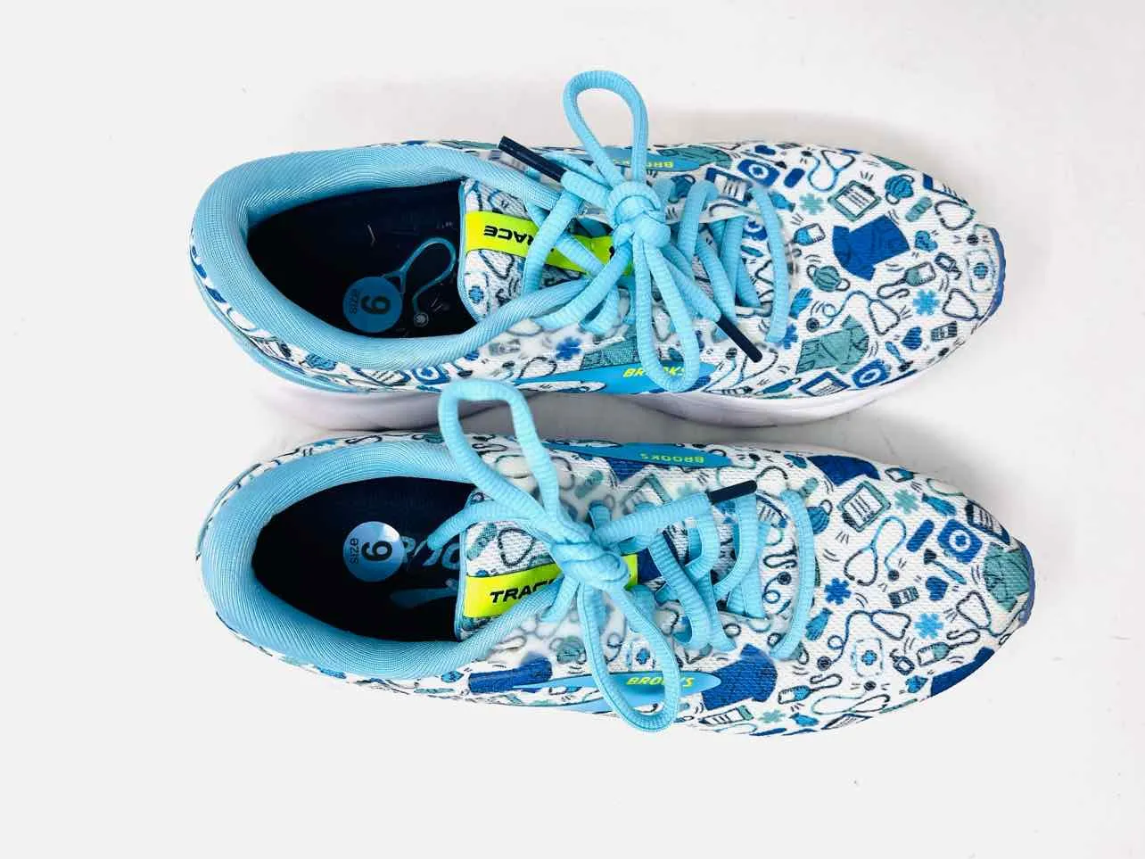 Brooks Größe 6 Weiß/Mehrfarbige Druck Schuhe Sneaker