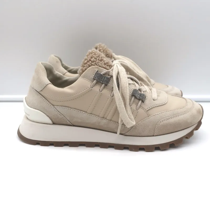 Brunello Cucinelli Laufschuhe mit Schaffell & Monili-Dekor in Gr. 39, Farbe Taupe