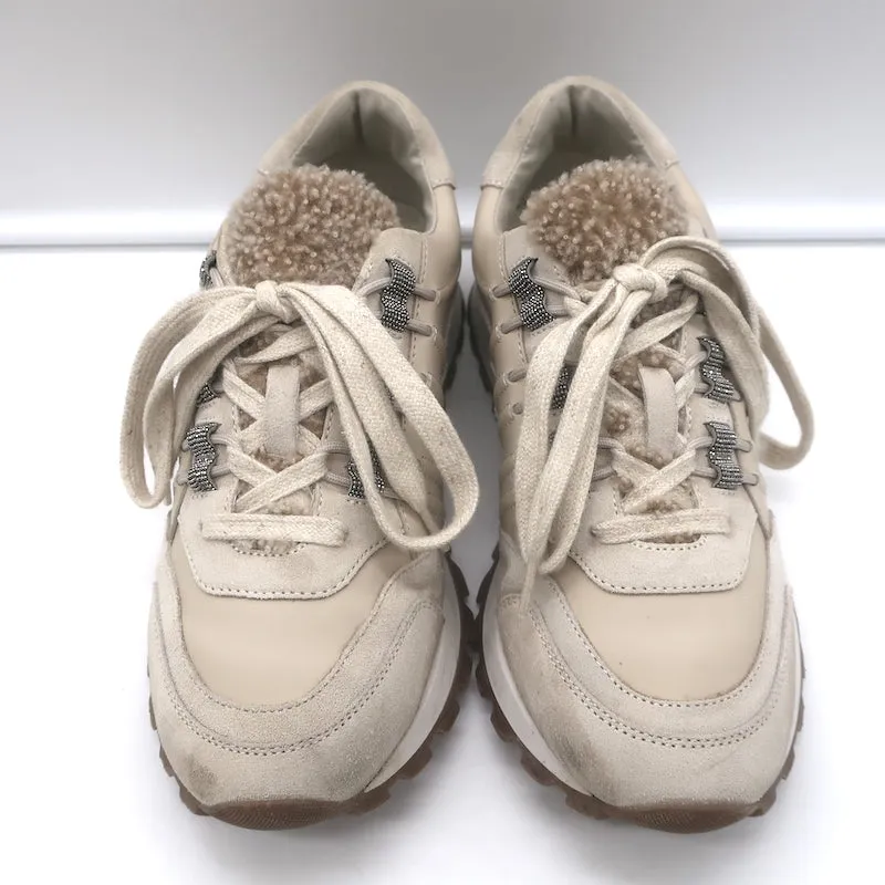 Brunello Cucinelli Laufschuhe mit Schaffell & Monili-Dekor in Gr. 39, Farbe Taupe