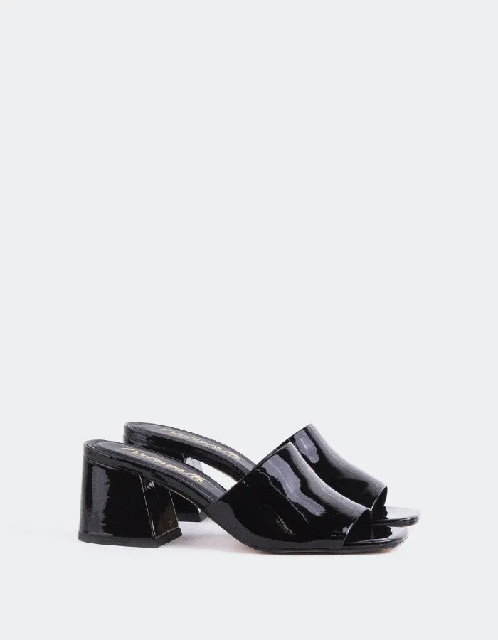 Clarabelle Lackschwarz
