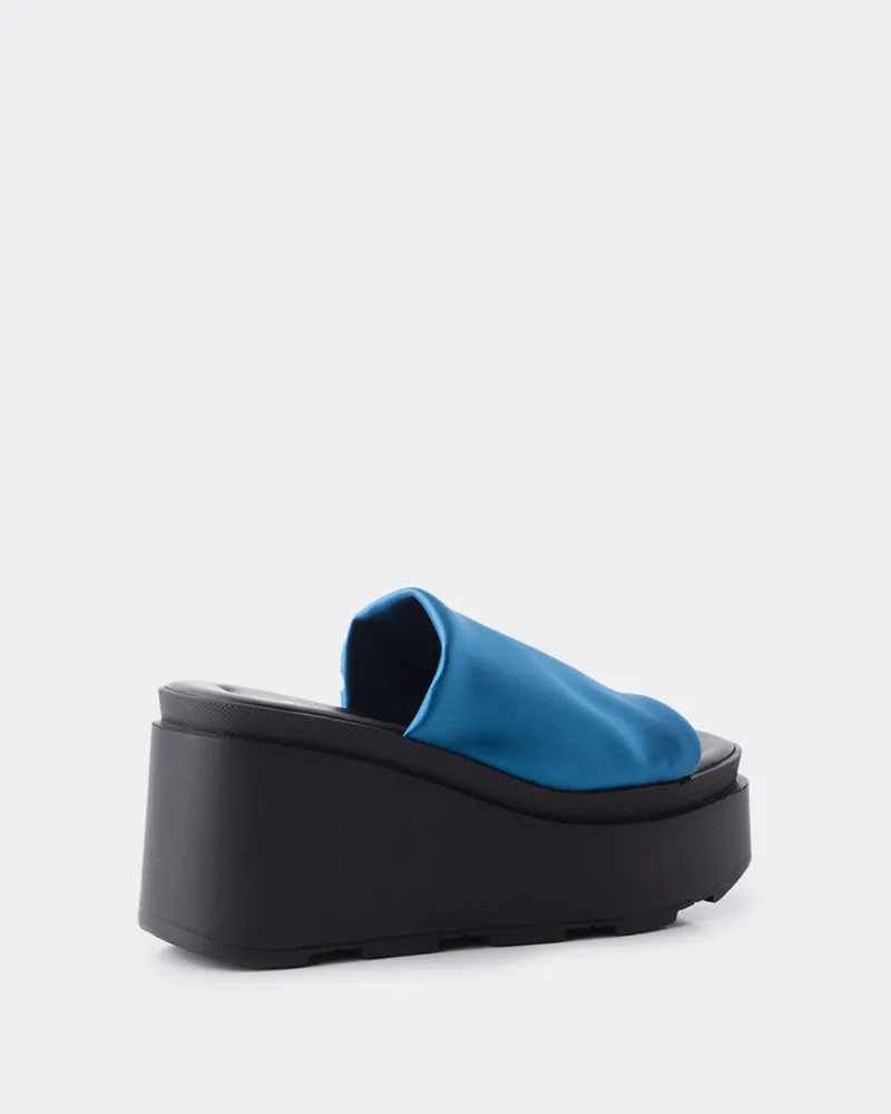Kuschelblauer Satin