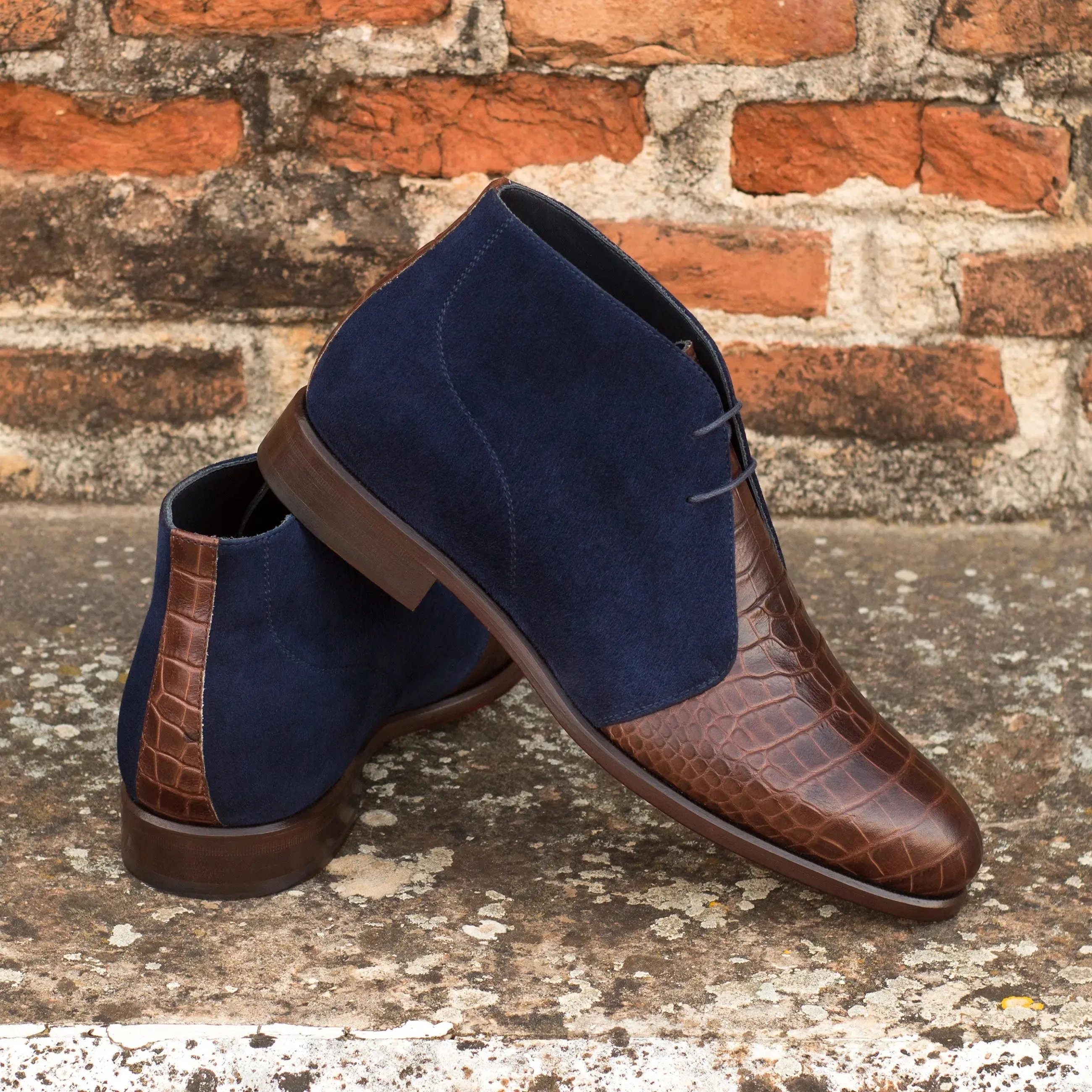 Dapperfam Schuhe DapperFam Vivace in Dunkelbraun / Marine Herren Italienisches Kroko-Prägeleder & Italienisches Wildleder Chukka