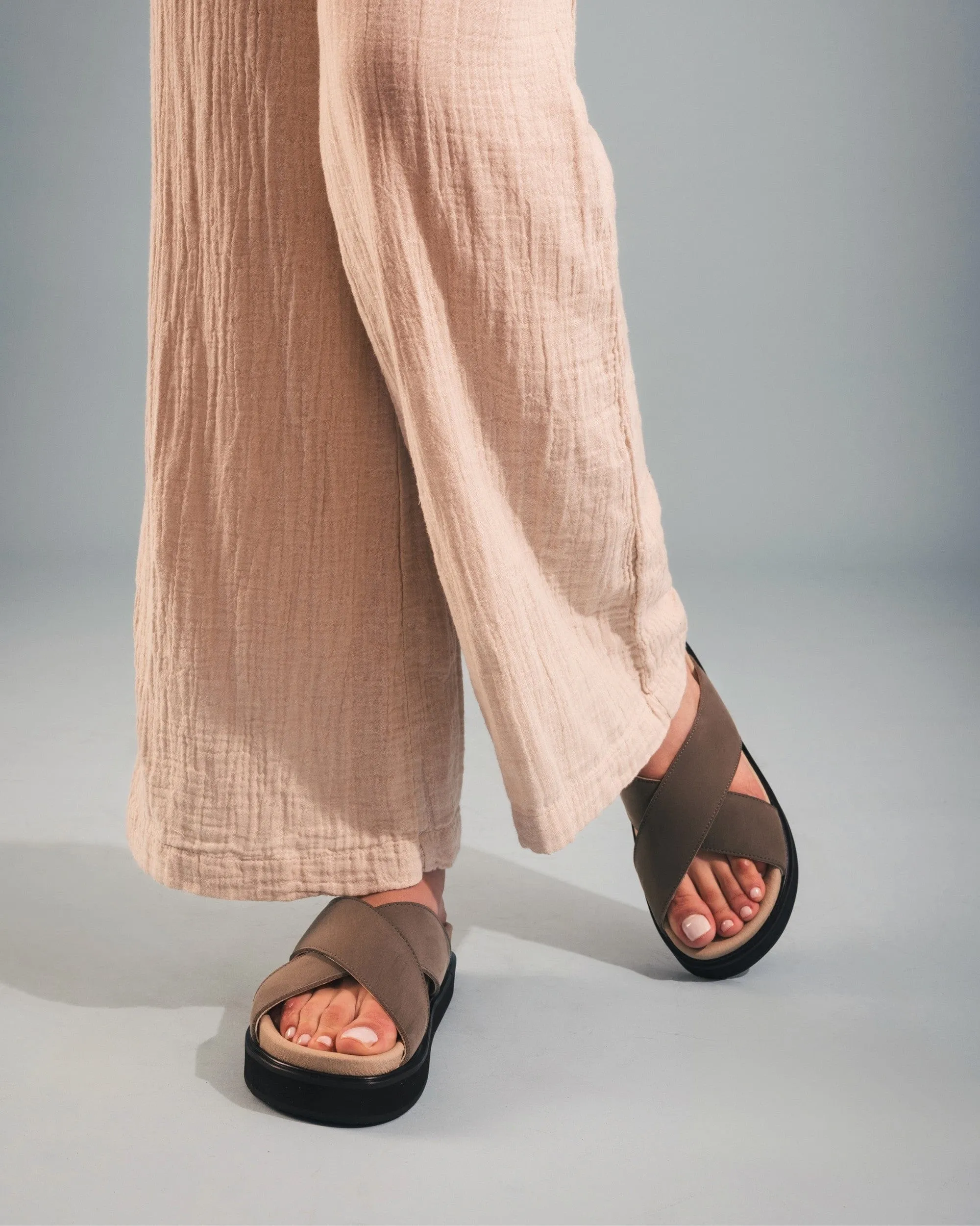 Davu Unisex Vegane Mikrofaser Cross-Plattform-Sandalen | Grün