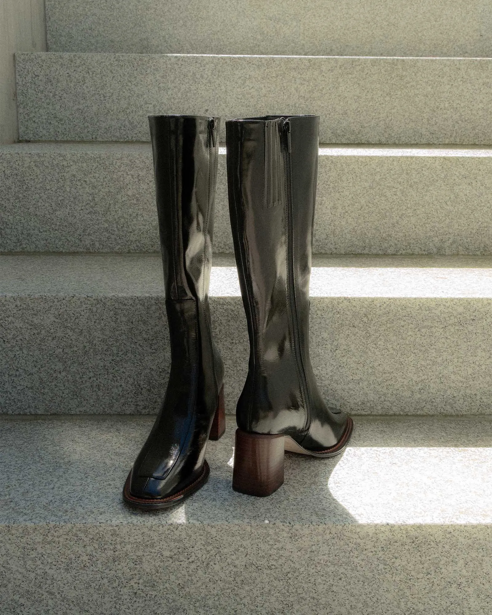 GÖTTLICHE KNIE-STIEFEL AUS SCHWARZEM LEDER