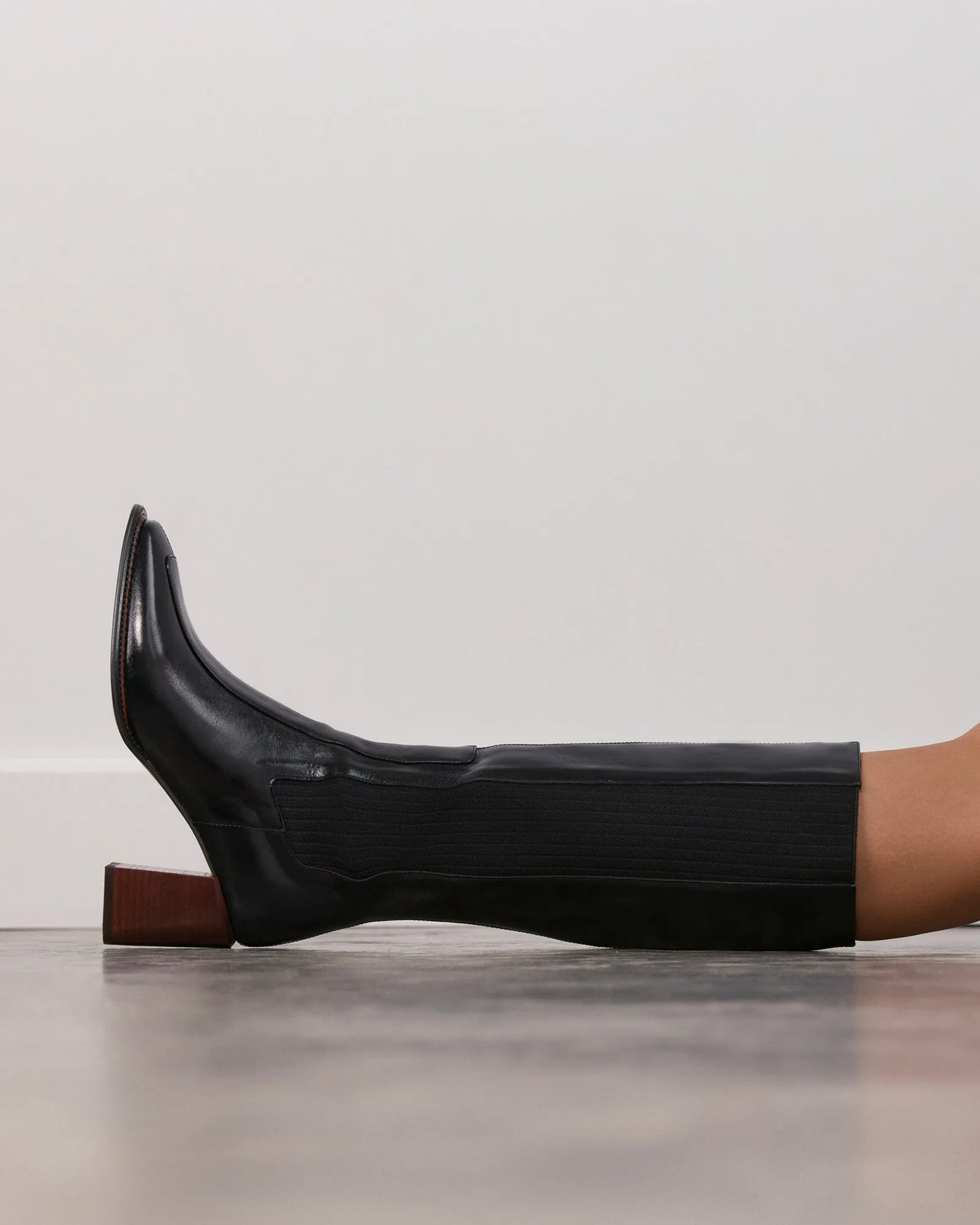 GÖTTLICHE KNIE-STIEFEL AUS SCHWARZEM LEDER