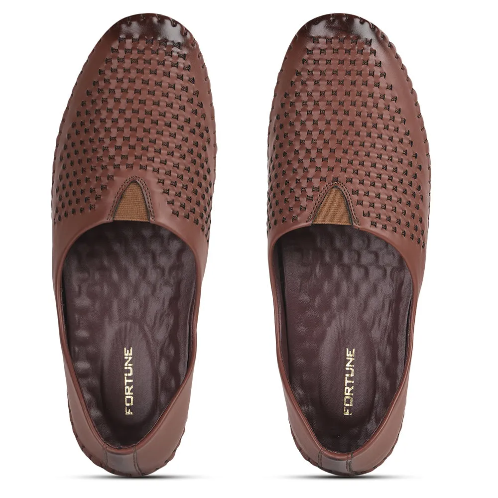 Fortune Tan Casual Mojari Loaferschuhe Für Herren AVN-40 Von Liberty