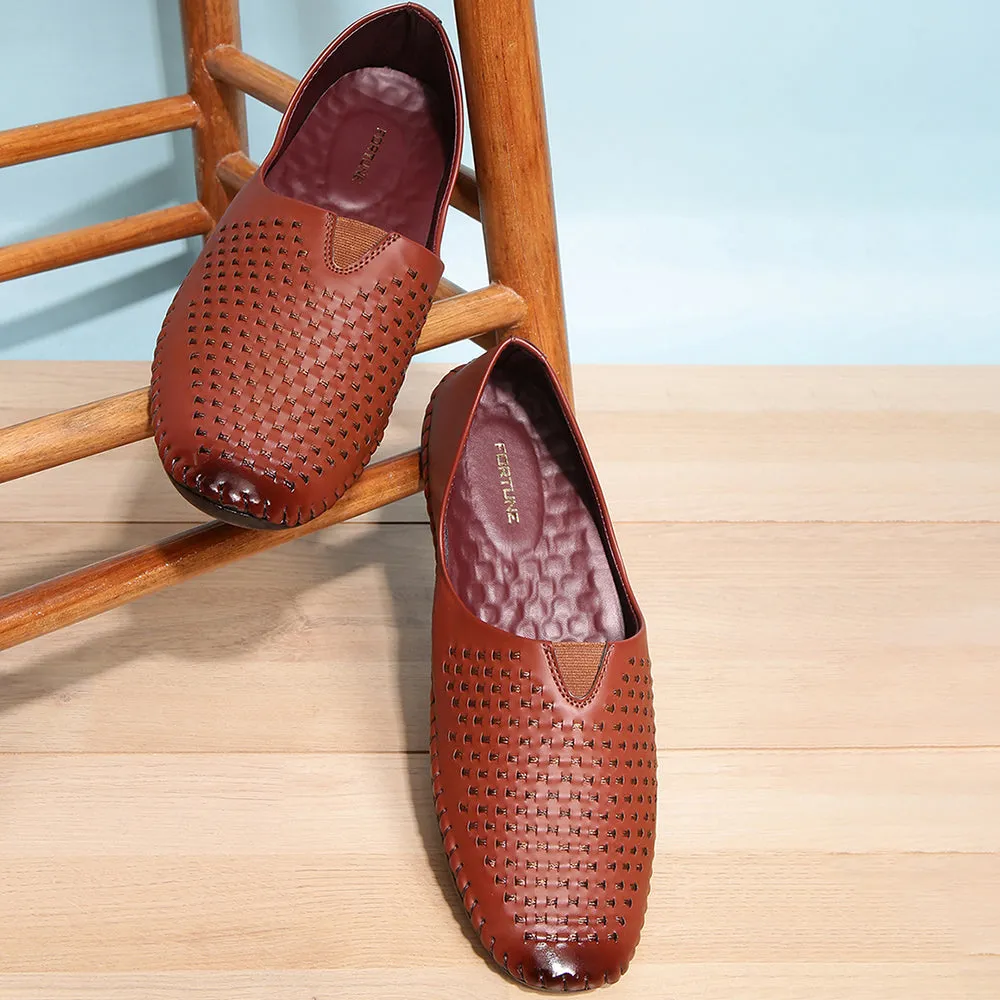 Fortune Tan Casual Mojari Loaferschuhe Für Herren AVN-40 Von Liberty