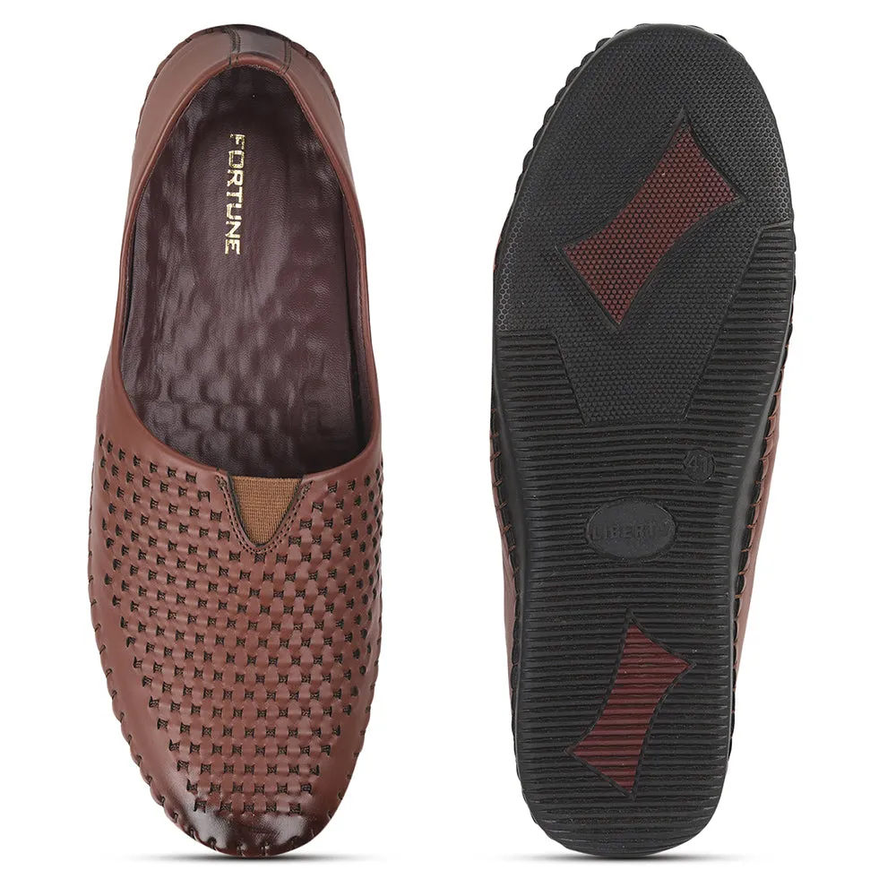 Fortune Tan Casual Mojari Loaferschuhe Für Herren AVN-40 Von Liberty