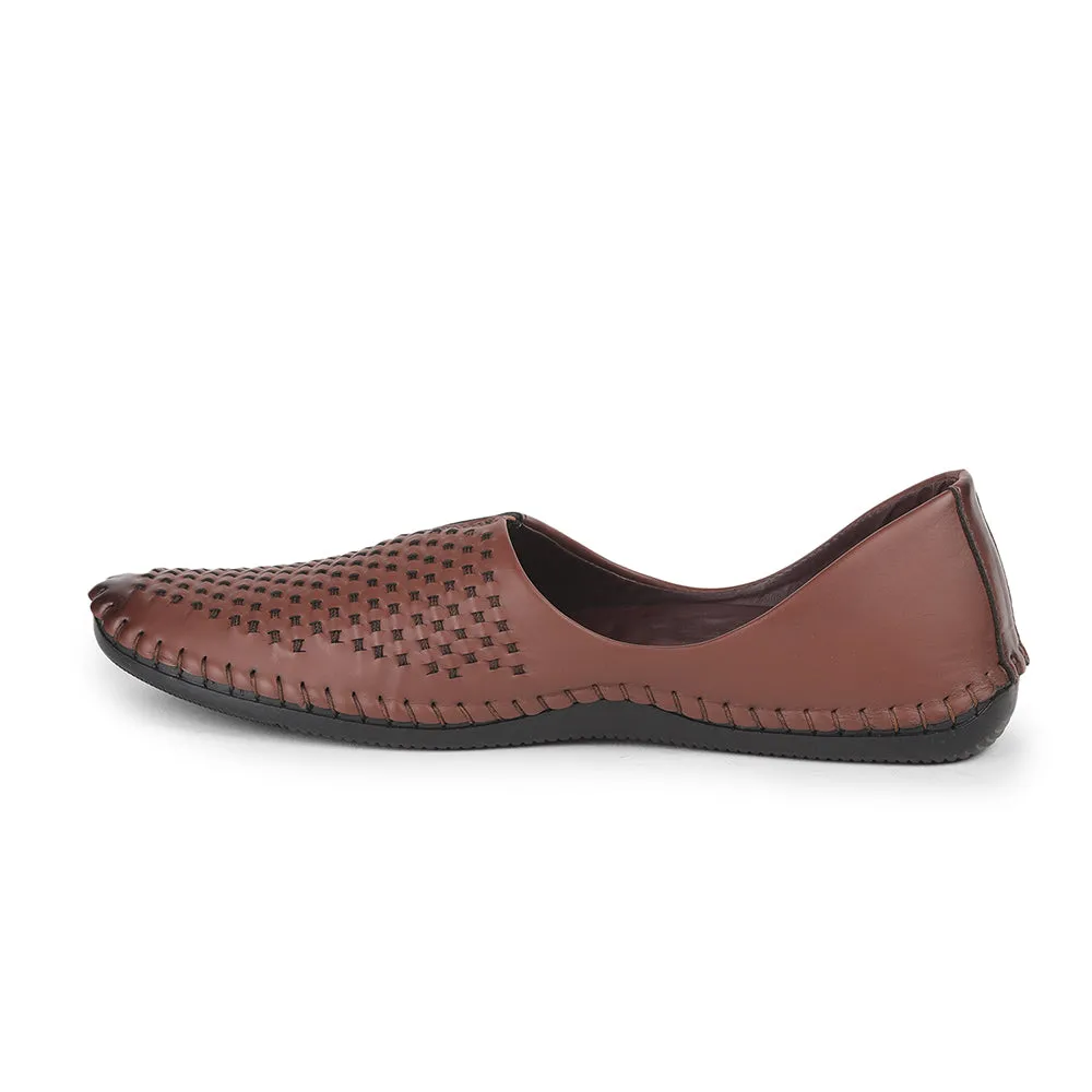 Fortune Tan Casual Mojari Loaferschuhe Für Herren AVN-40 Von Liberty