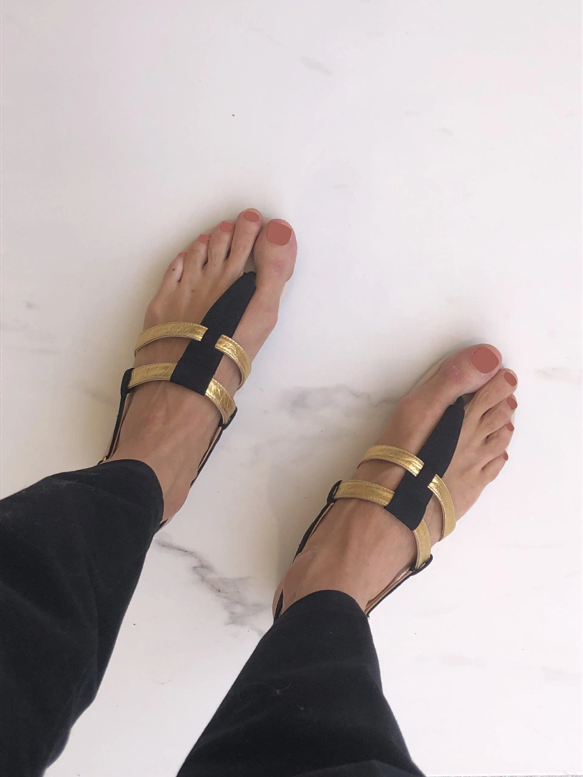 Gabriella Pinatex® Vegan Leder Gladiatoren Sandalen | Schwarz & Gold
