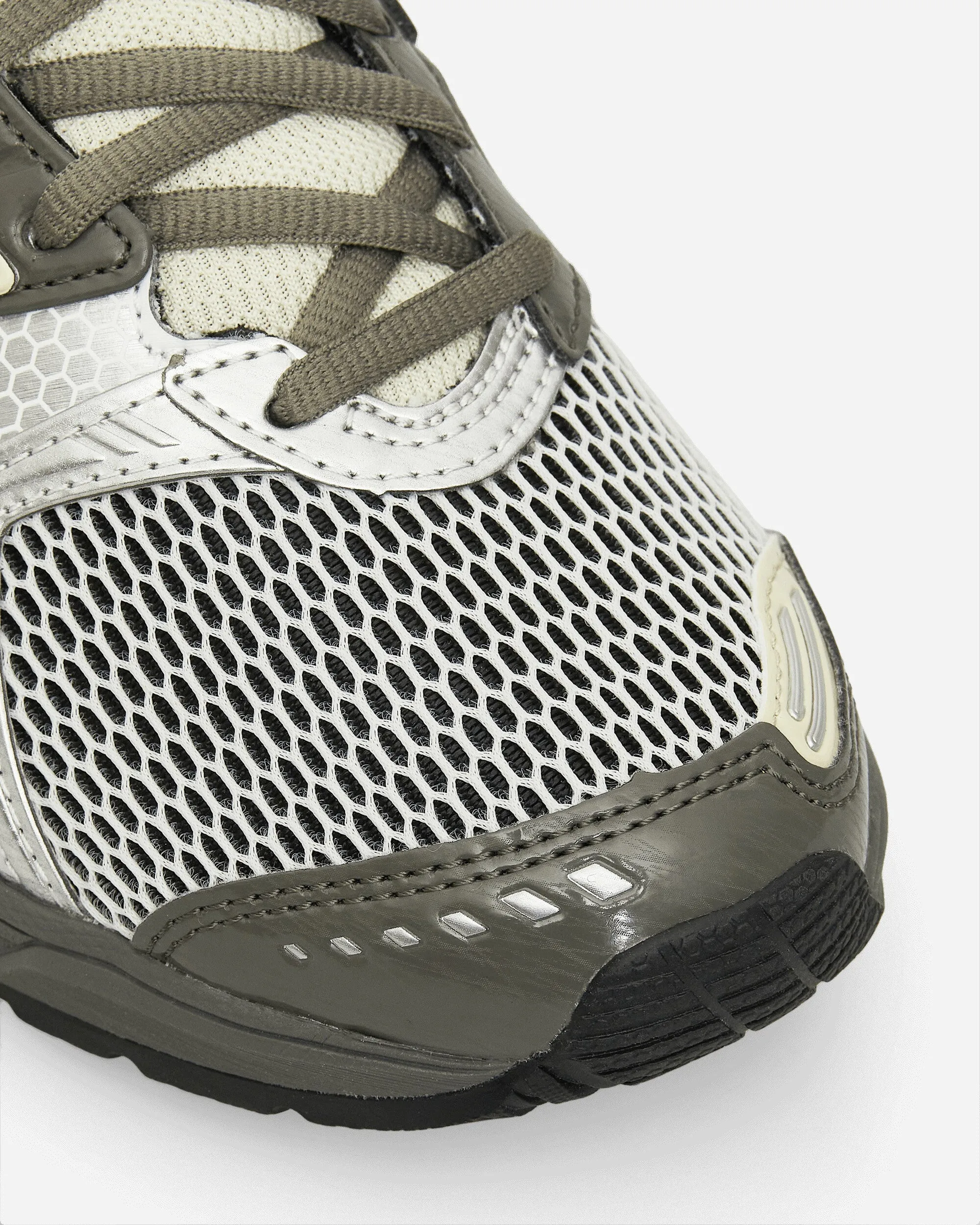 GEL-DS Trainer 14 Sneakers Trüffelgrau / Reinsilber