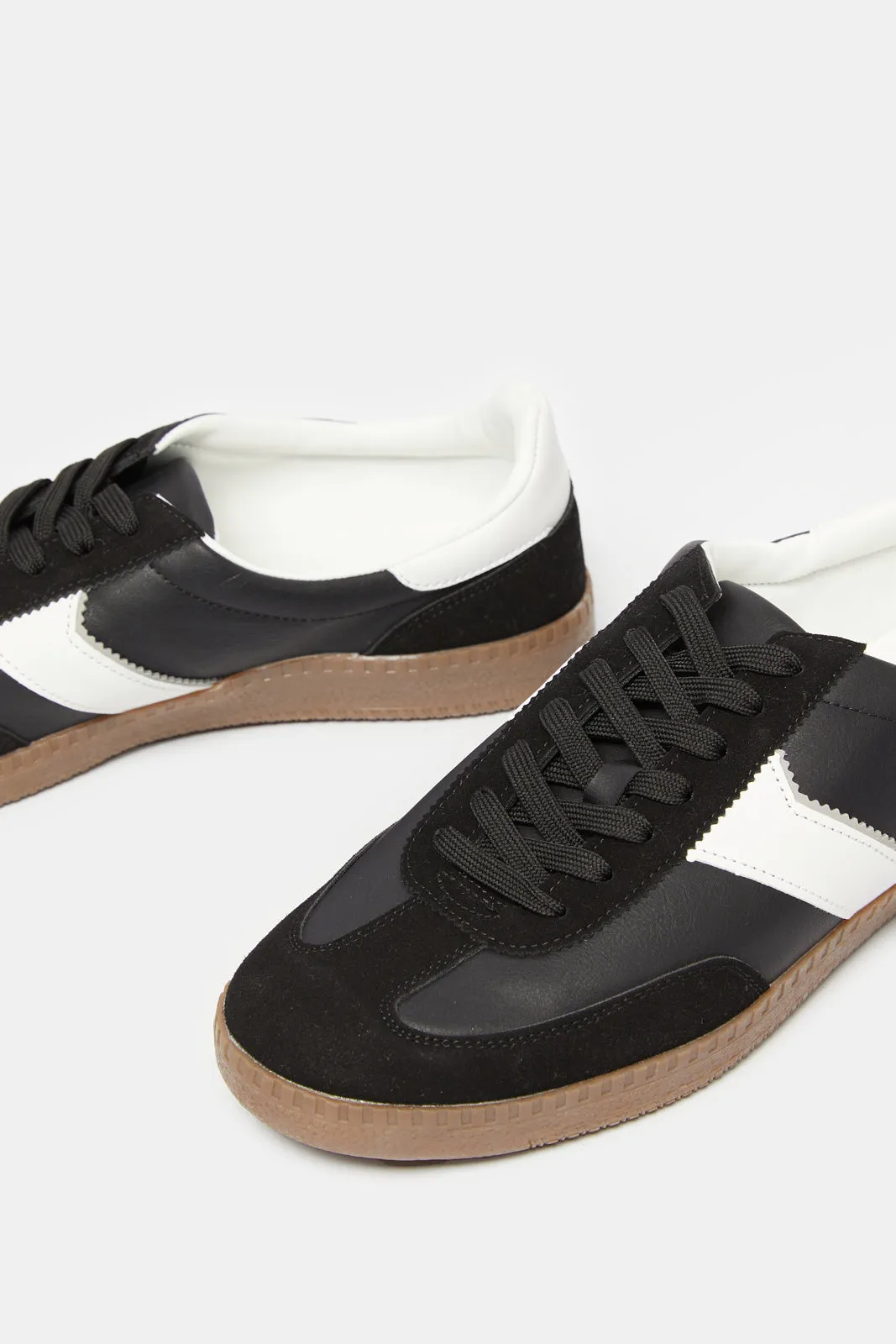 Herren Sneakers aus schwarzem Materialblock