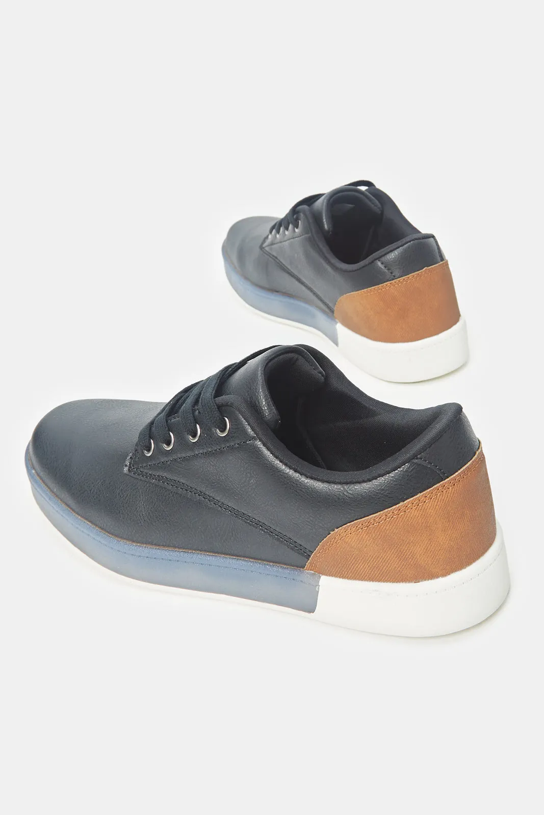 Herren schlichte schwarze Sneakers