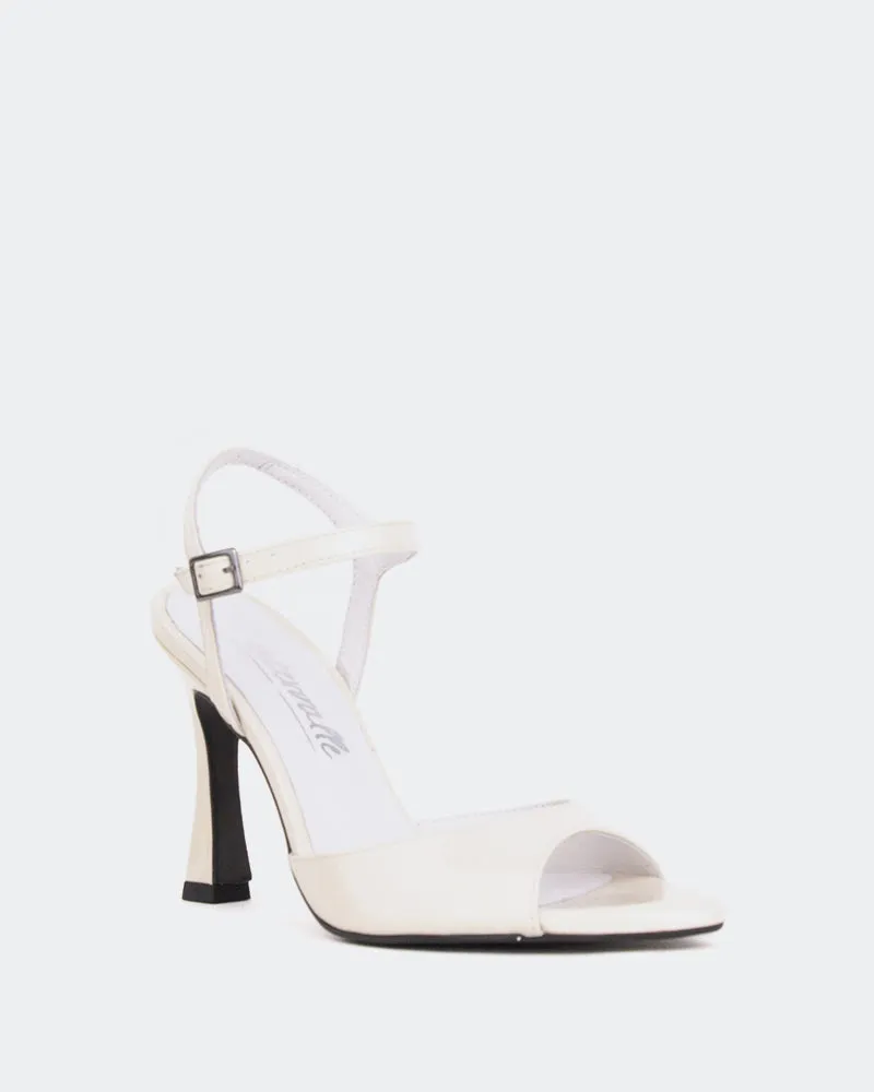 Miracle Off White Patent/Vernis Cassé Blanc