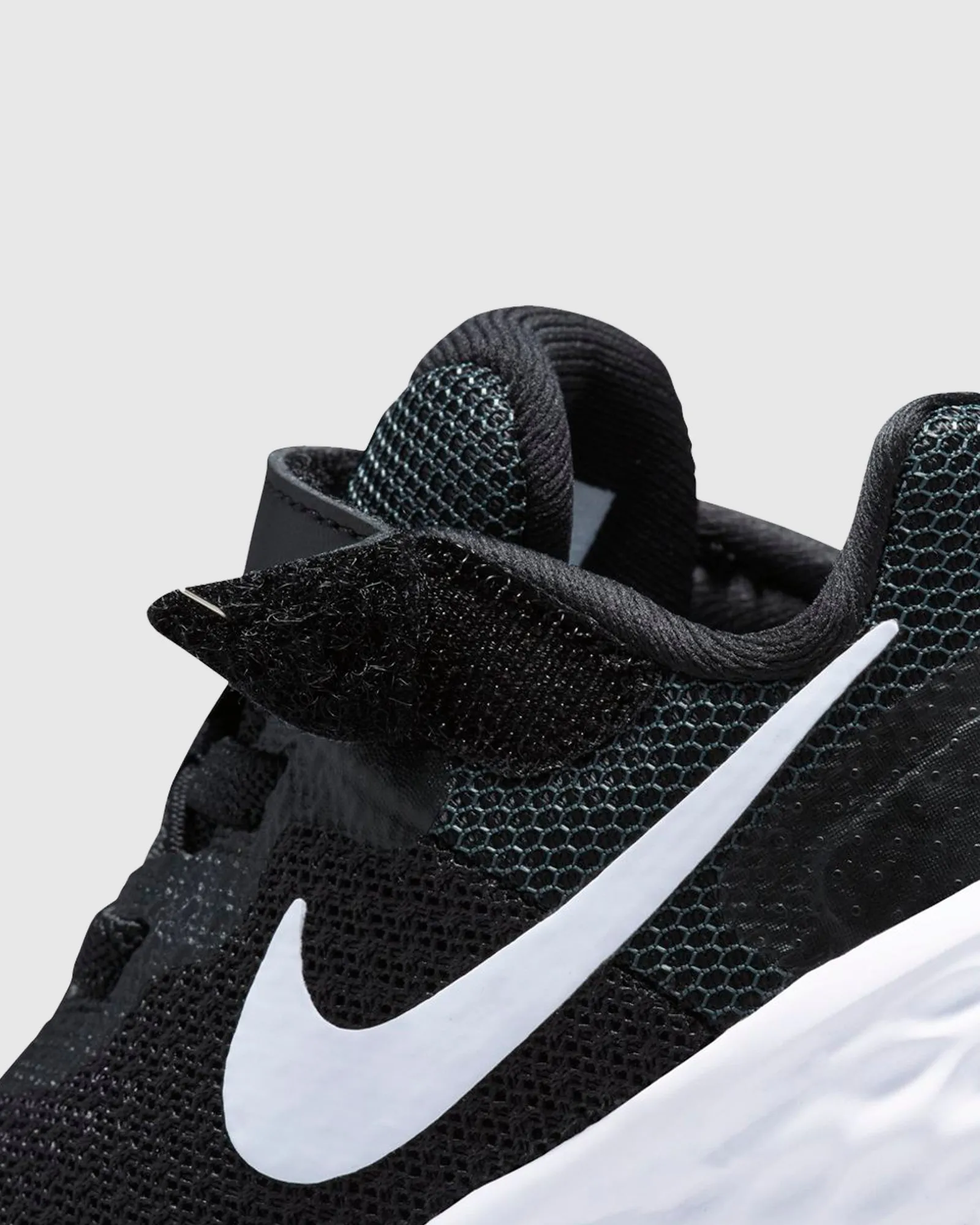 Nike Kinder Schuhe Revolution 6 NN Kleinkind Schwarz/Weiß/Dunkel Rauchgrau