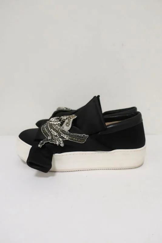 Nr. 21 Bogen-Sneaker Schwarz Satin mit Kristallverzierungen Größe 36,5 Slip-On Plateauabsatz