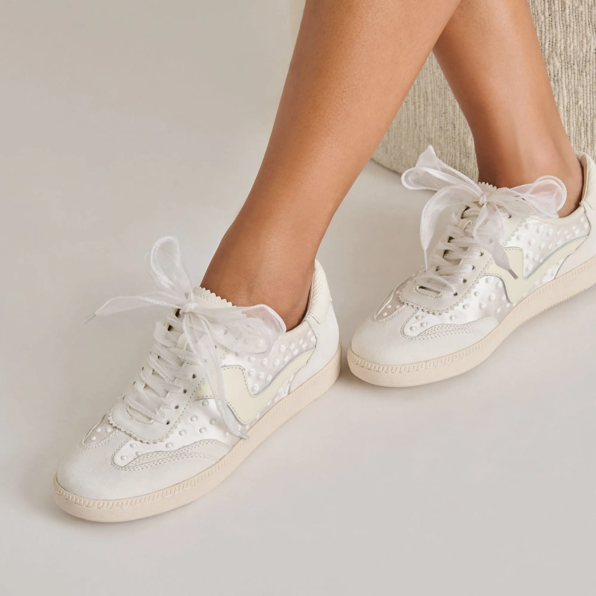 HINWEIS PEARL SNEAKERS OFF WHITE SATIN