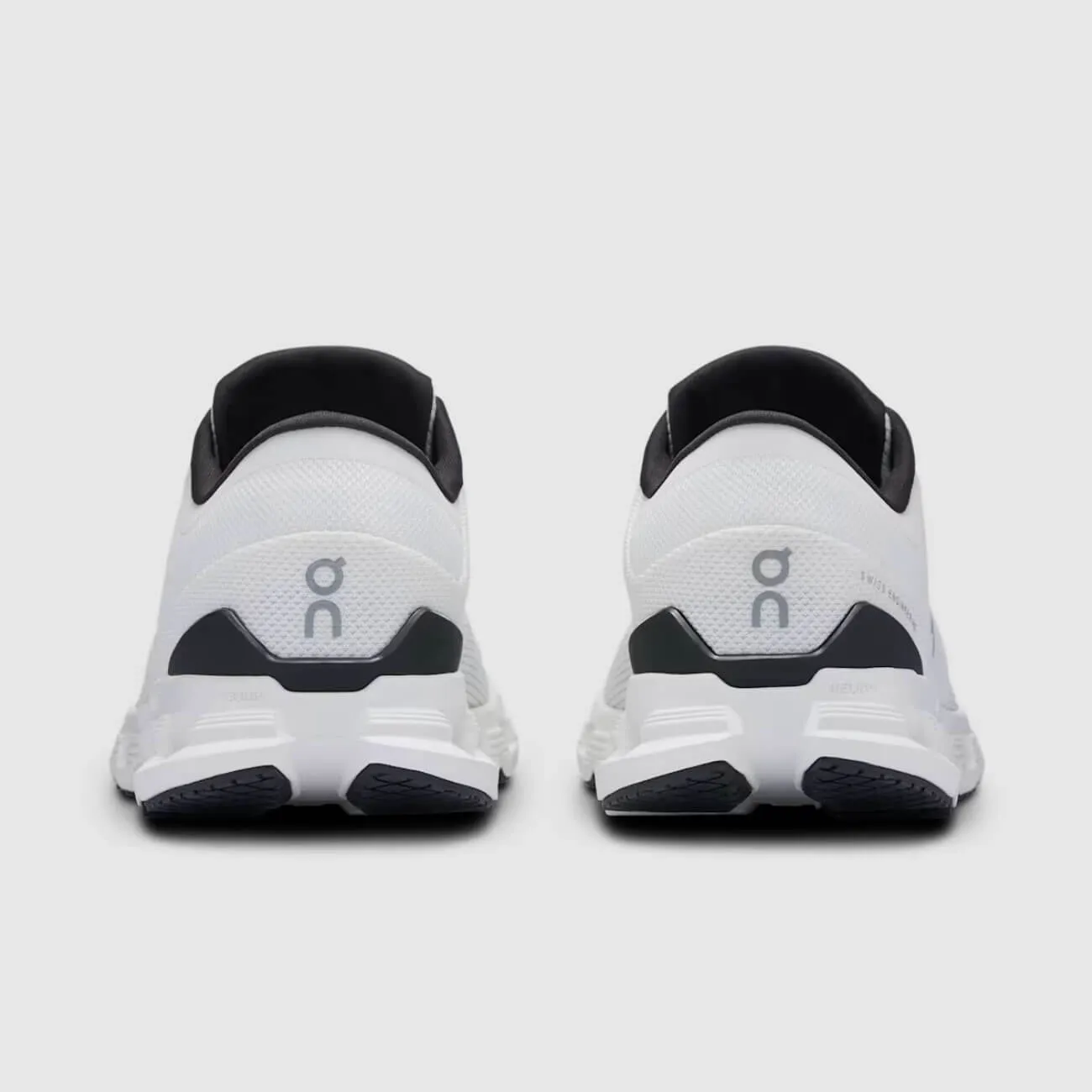 On Women's Cloud X 4 Schuhe - Elfenbein / Schwarz On Cloud Schuhe