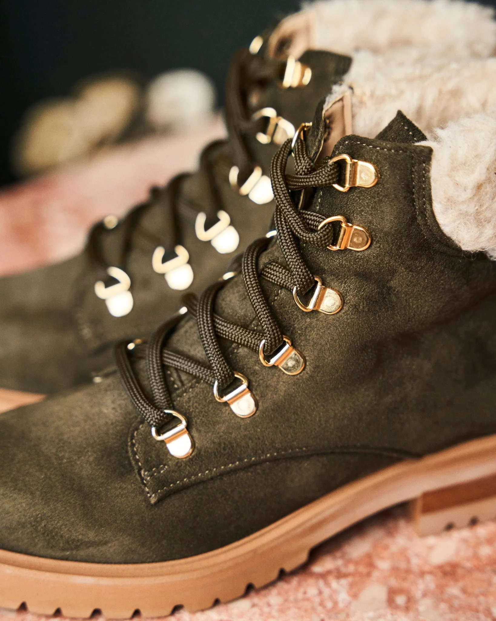 Pollux Vegan Wildleder & Vegan Pelz Stiefel | Khaki