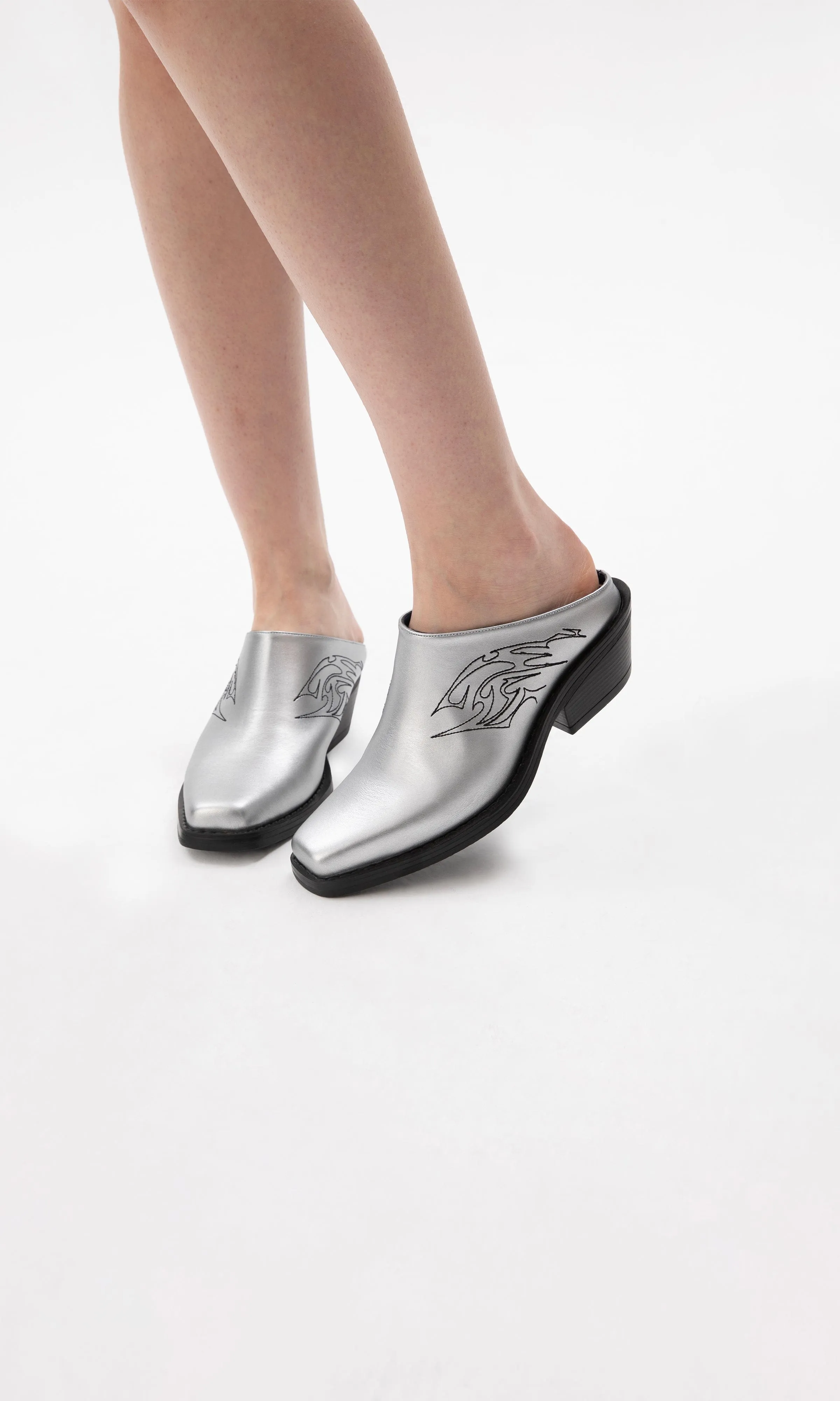 Regan Vegan Apfel-Leder Western Mules | Silber