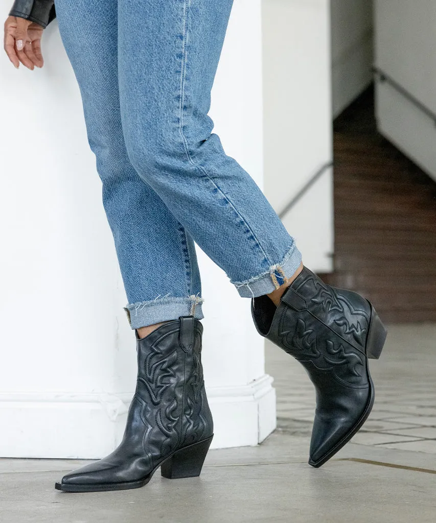 RIMONA STIEFELETTEN AUS SCHWARZEM LEDER