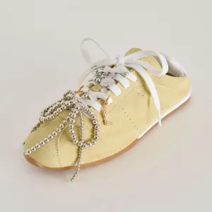 SERINA SNEAKERS GELB WILDLEDER   PIN CHARM BUNDLE