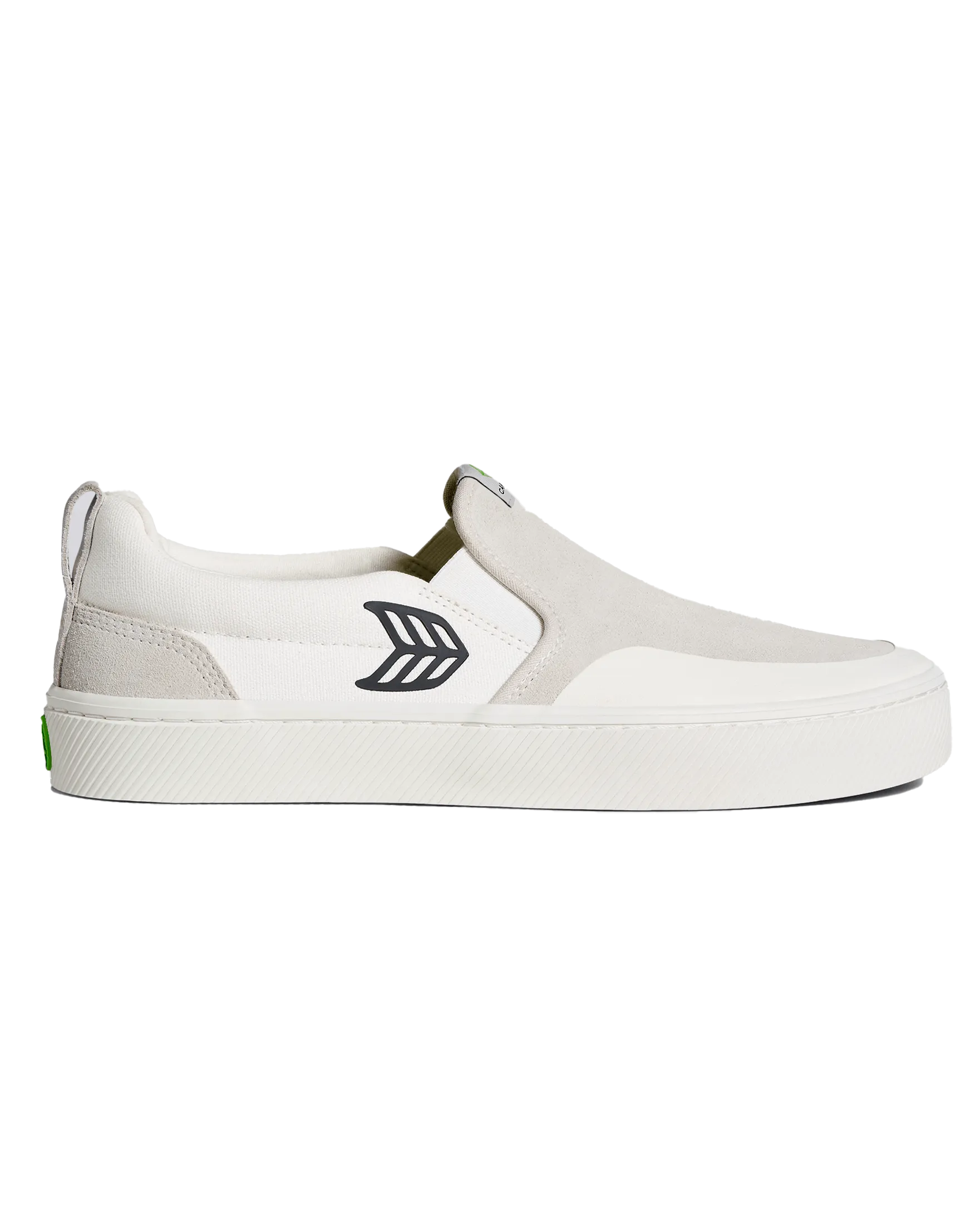 Slip On Skate Pro Schuhe in Off White & Schwarz mit Logo