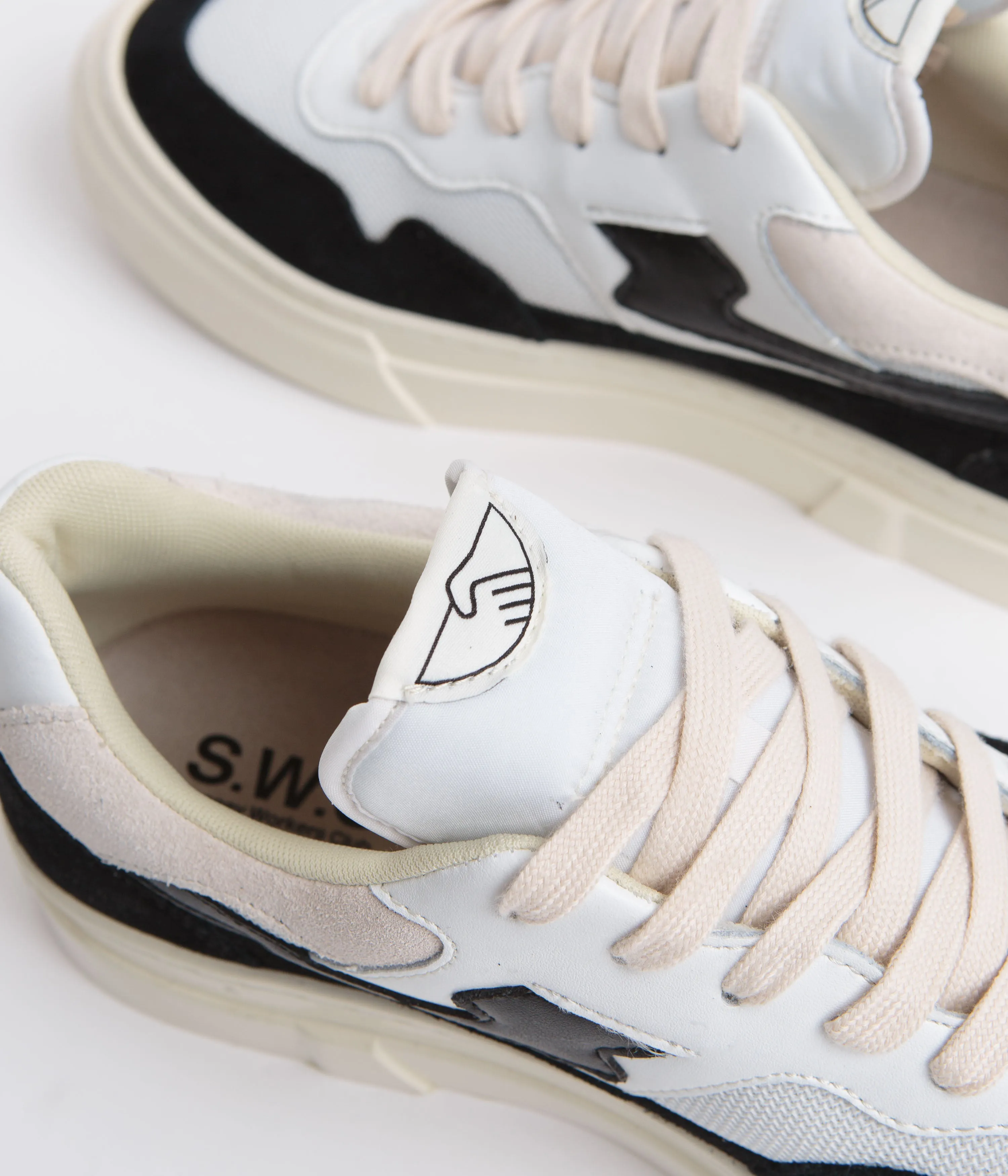 Stepney Workers Club Pearl S-Strike Wildlederschuhe - Weiß / Schwarz Stepney Workers Club Schuhe