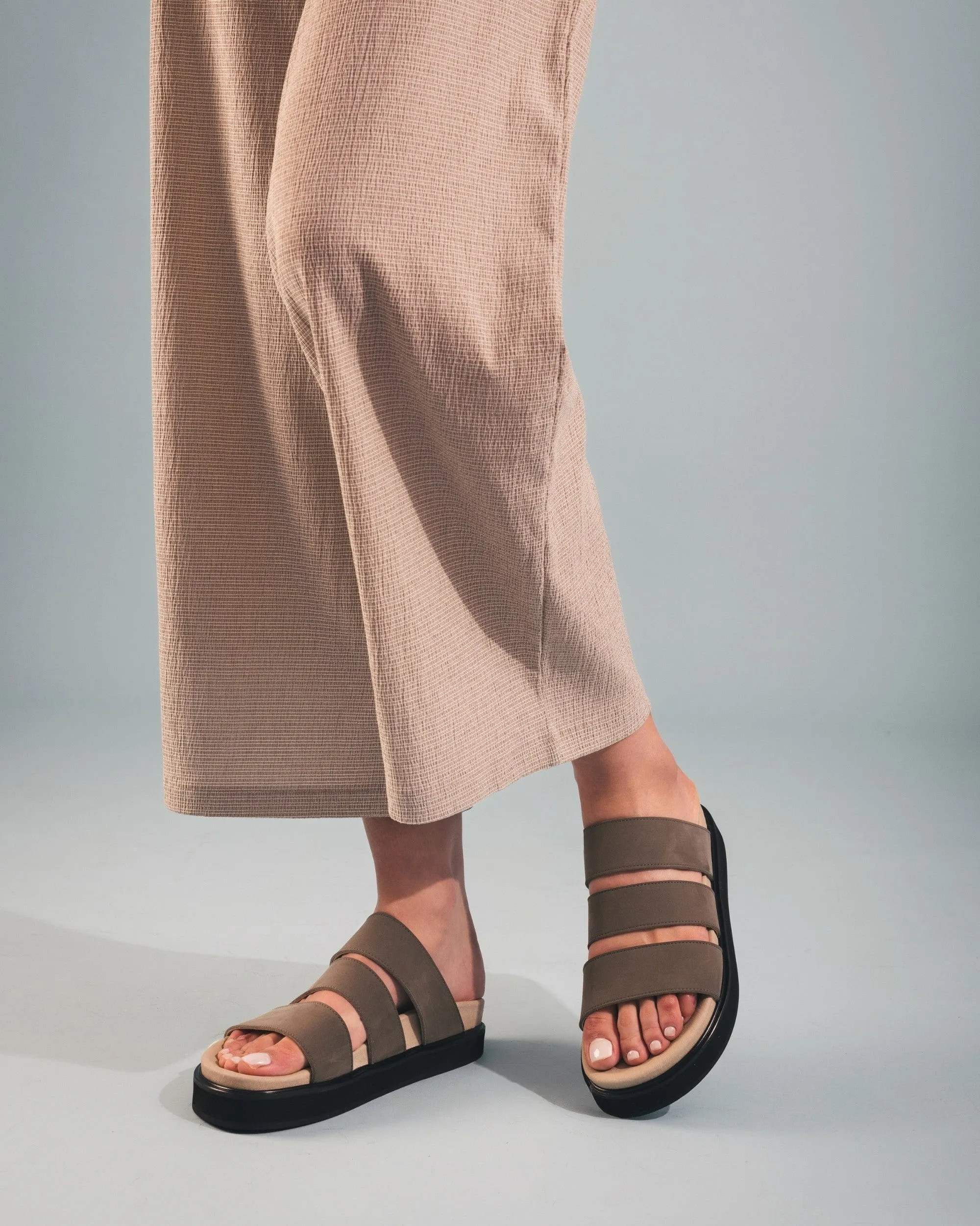 Tonga Unisex Vegane Mikrofaser Plateausandalen | Grün